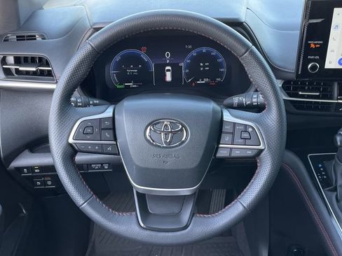 Used 2025 Toyota Sienna XSE AWD/4WD image 13
