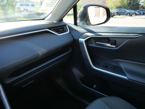 Certified 2025 Toyota RAV4 XLE AWD/4WD image 31