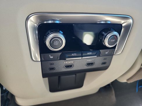 New 2026 GMC Yukon Denali w/ Denali Reserve Package AWD/4WD image 11