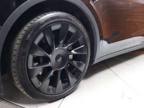 Used 2021 Tesla Model Y Long Range image 6