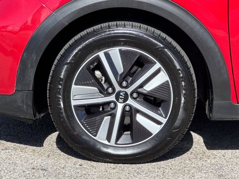 Used 2020 Kia Niro LXS FWD image 26