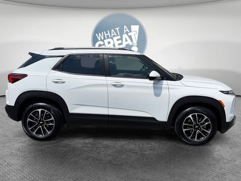 Used 2026 Chevrolet TrailBlazer LT FWD image 2