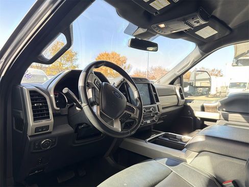 Used 2022 Ford F350 Lariat image 5
