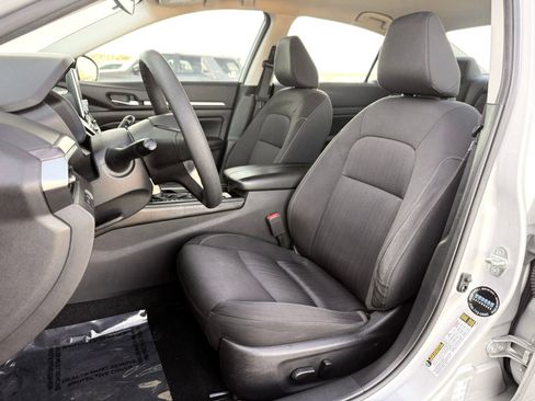 Used 2023 Nissan Altima 2.5 SV FWD image 17