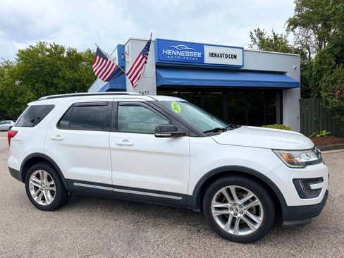 Used 2016 Ford Explorer XLT w/ Equipment Group 202A FWD image 21