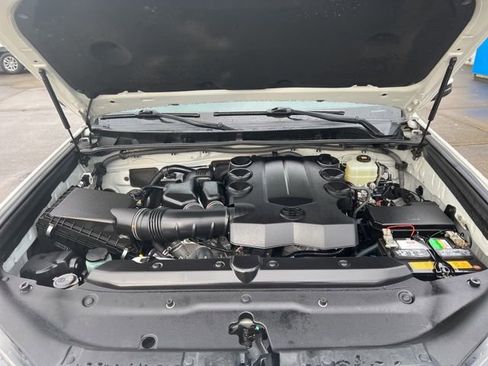 Used 2018 Toyota 4Runner Limited image 18