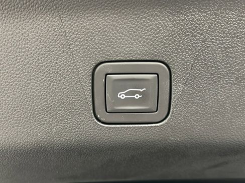 Used 2025 GMC Yukon XL Denali Ultimate image 14