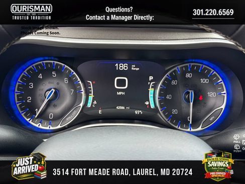 Used 2024 Chrysler Pacifica Touring-L FWD image 10