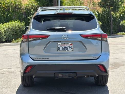 Used 2020 Toyota Highlander LE FWD image 5