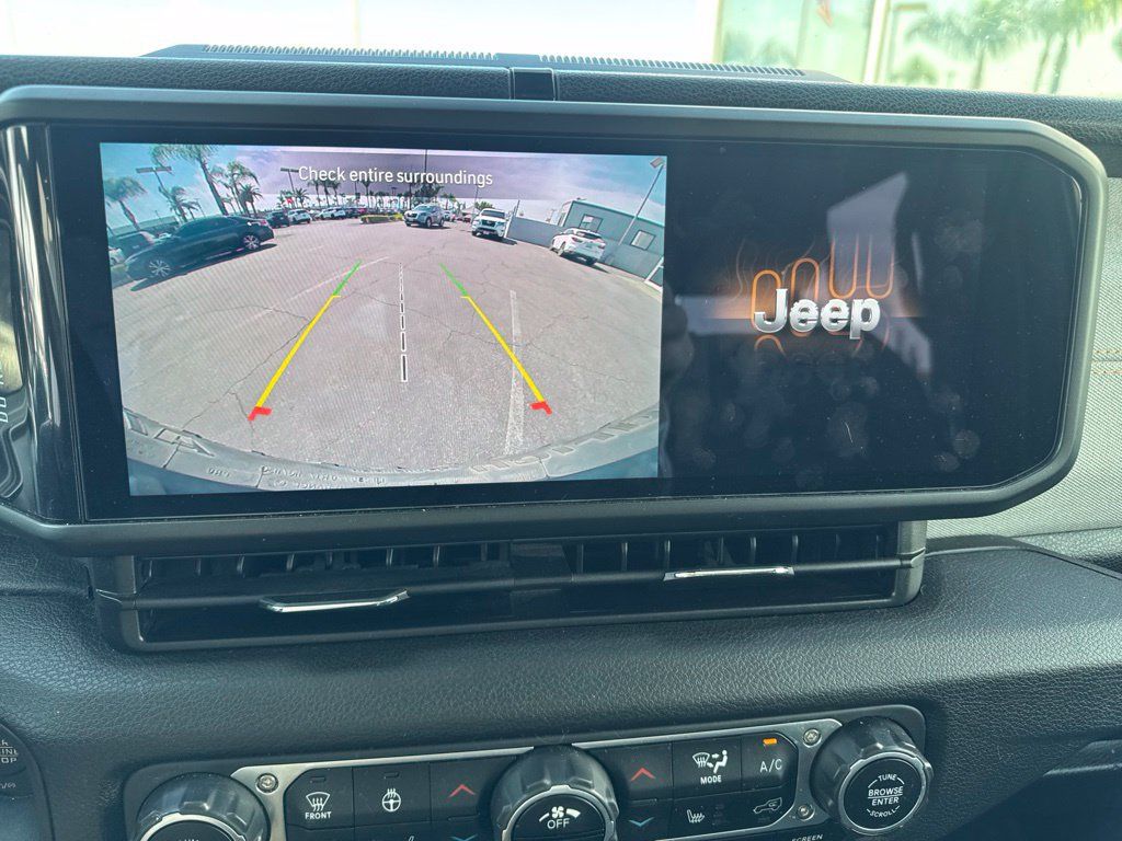 Used 2024 Jeep Wrangler Unlimited AWD/4WD image 27