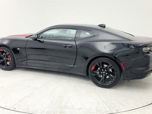 Certified 2021 Chevrolet Camaro LT image 4