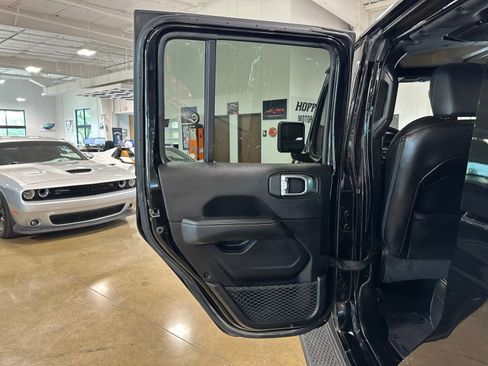 Used 2021 Jeep Gladiator Overland w/ Popular Equipment Package image 40