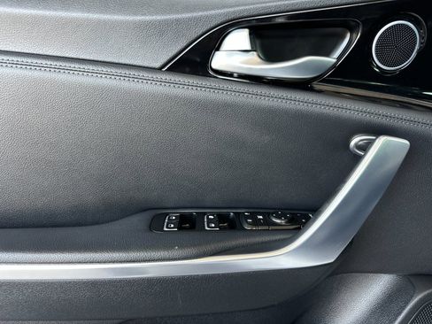 Used 2018 Kia Stinger RWD image 9