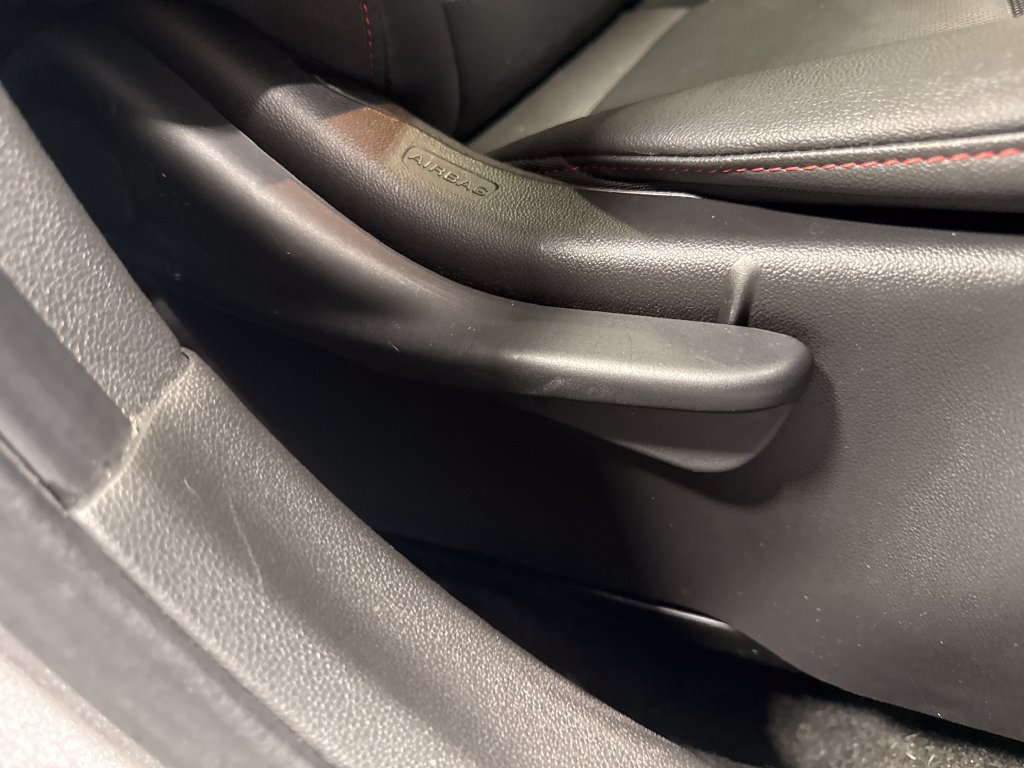 Used 2025 Chevrolet Trax RS w/ Sunroof Package FWD image 35