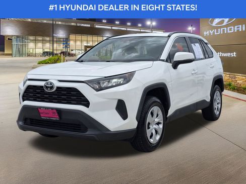 Used 2020 Toyota RAV4 LE FWD image 2