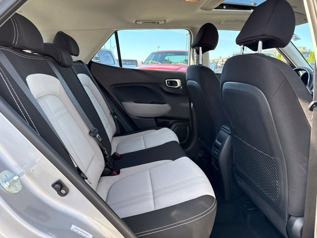 Used 2025 Hyundai Venue SEL FWD image 12