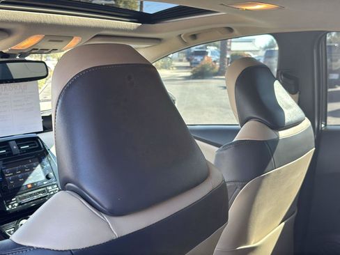 Used 2016 Toyota Prius Four image 27