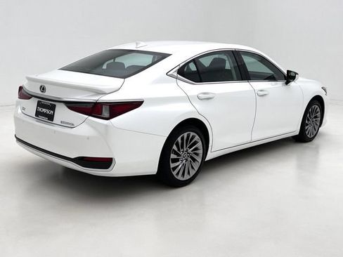 Used 2025 Lexus ES 300h w/ Technology Package FWD image 7