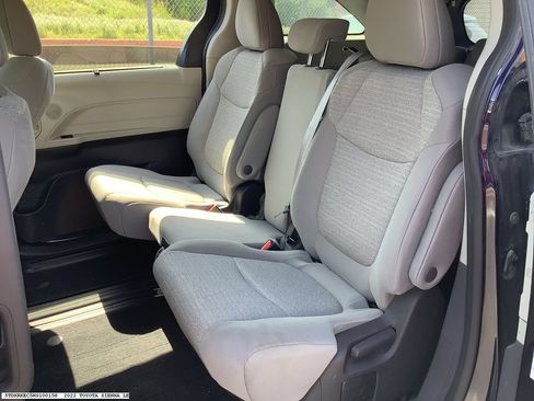 Used 2022 Toyota Sienna LE FWD image 13