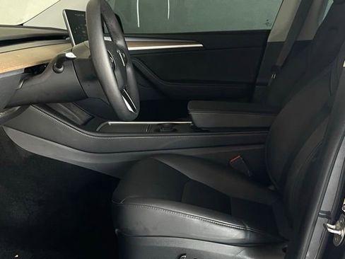 Used 2024 Tesla Model Y Long Range AWD/4WD image 14