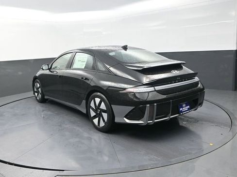 Used 2025 Hyundai Ioniq 6 SE RWD image 5
