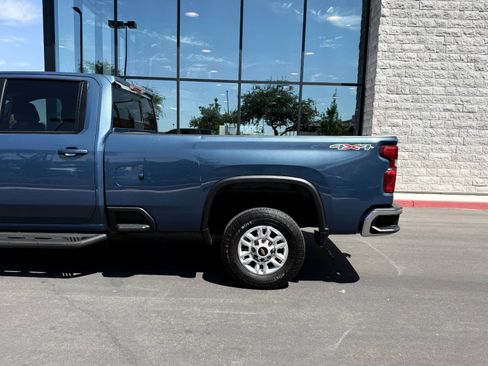 Used 2024 Chevrolet Silverado 2500 LT w/ Convenience Package AWD/4WD image 12