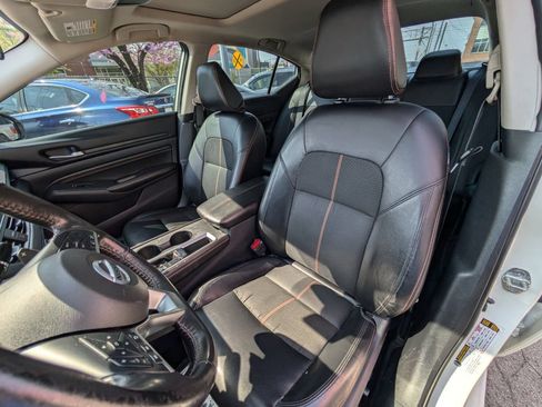 Used 2022 Nissan Altima 2.5 SR w/ Midnight Edition Package FWD image 16