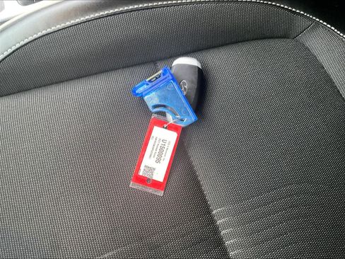 Used 2023 Hyundai Venue Limited image 30