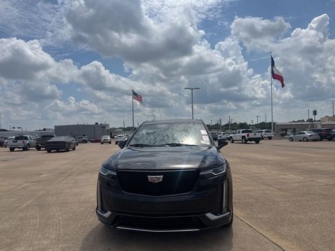 Used 2020 Cadillac XT6 Premium Luxury FWD image 6