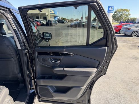 New 2025 Honda Pilot Touring image 21