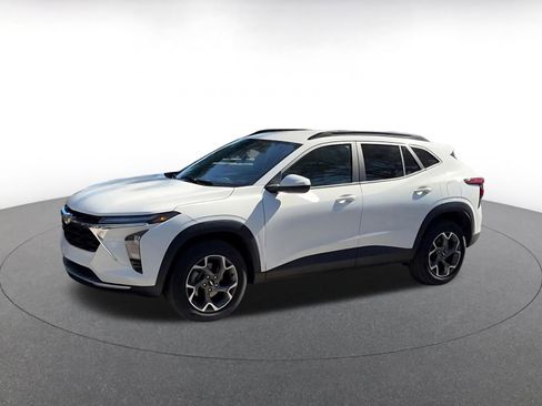 Used 2025 Chevrolet Trax LT image 8