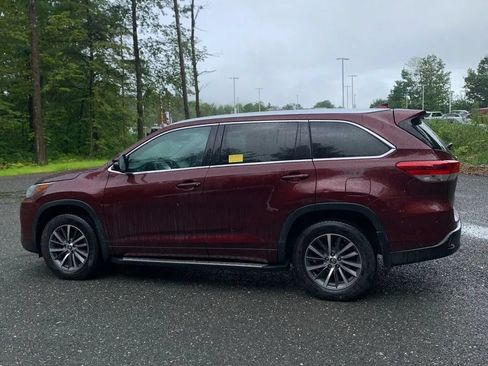 Used 2017 Toyota Highlander XLE AWD/4WD image 3