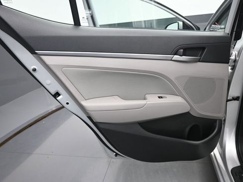 Used 2018 Hyundai Elantra SEL image 14