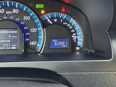 Used 2014 Toyota Camry LE image 17