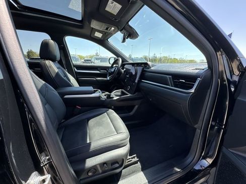 Used 2025 GMC Terrain Elevation w/ Elevation Premium Package FWD image 30