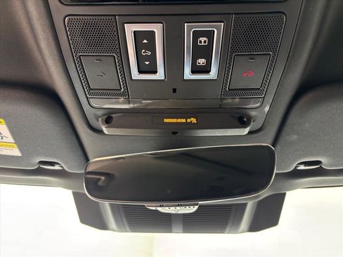 Used 2023 Land Rover Defender 110 X-Dynamic SE image 12