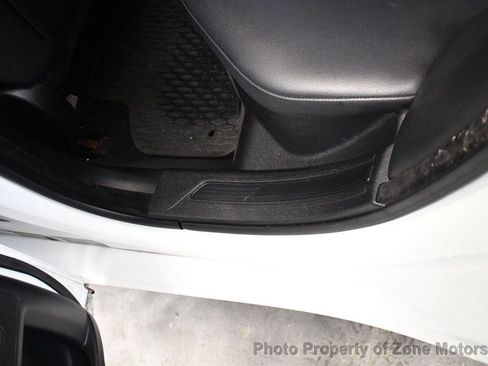 Used 2017 Jaguar XE Premium image 22