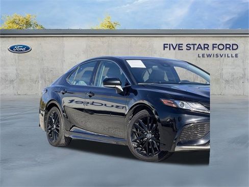 Used 2023 Toyota Camry XSE image 3