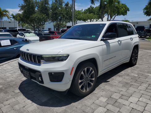 Used 2023 Jeep Grand Cherokee Overland w/ Adv Protech Group III AWD/4WD image 3