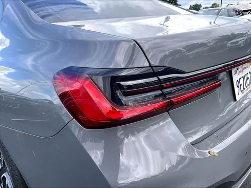 Used 2022 BMW 740i w/ M Sport Package RWD image 29