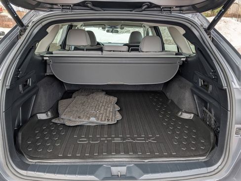 Used 2021 Subaru Outback Premium image 18