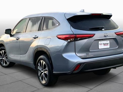 Used 2023 Toyota Highlander XLE image 12