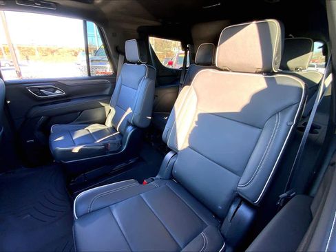 Used 2022 GMC Yukon SLT w/ SLT Premium Package image 19