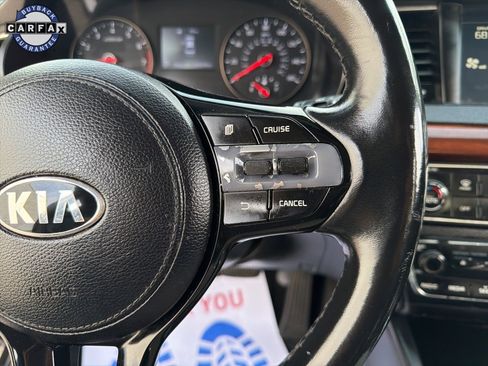 Used 2017 Kia Cadenza Premium w/ Luxury Package image 28