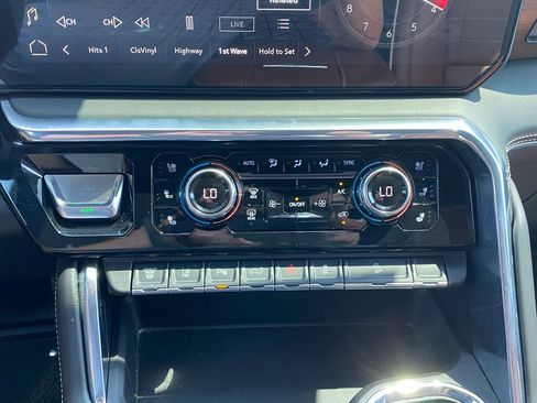 Used 2025 GMC Sierra 2500 Denali Ultimate w/ Max Trailering Package AWD/4WD image 18