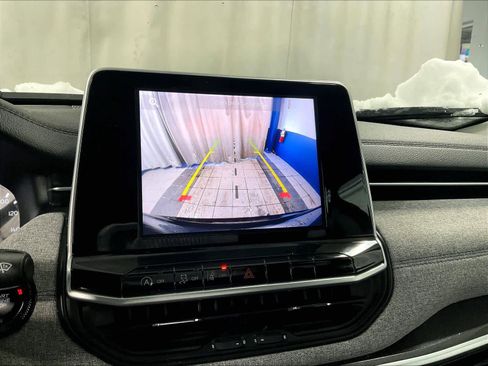 Used 2022 Jeep Compass Latitude w/ Mopar Graphics Package image 19