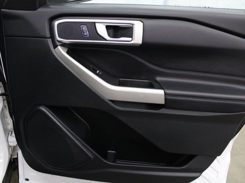 Used 2021 Ford Explorer XLT w/ Equipment Group 202A image 29