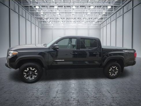 Used 2019 Toyota Tacoma TRD Off-Road AWD/4WD image 2