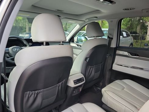 Used 2023 Hyundai Palisade SEL w/ Premium Package FWD image 12