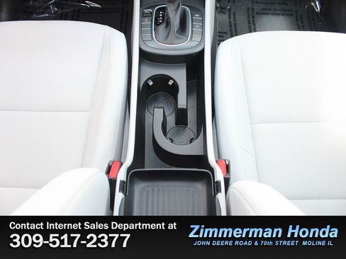 Used 2024 Hyundai Kona SEL AWD/4WD image 17